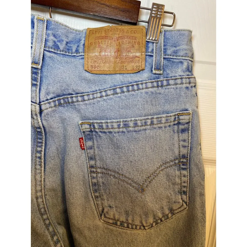 Levi’s 550 Relaxed Fit Tapered Leg Light Wash Denim Jeans 31x32